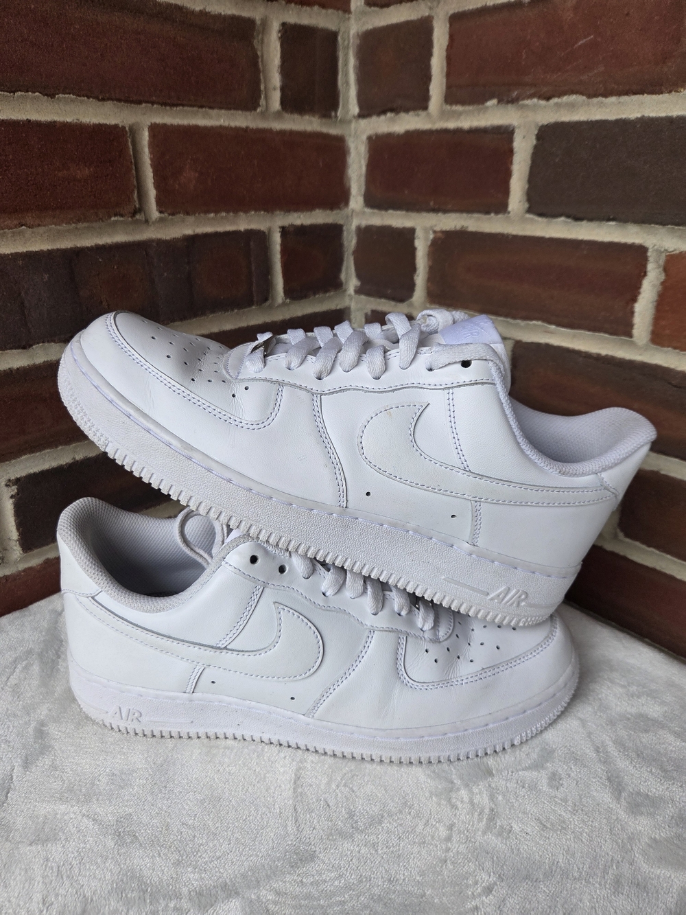 Nike Air Force 1 '07 Triple White Leather Low Top Sneakers Men's Size 8.5 CW2288